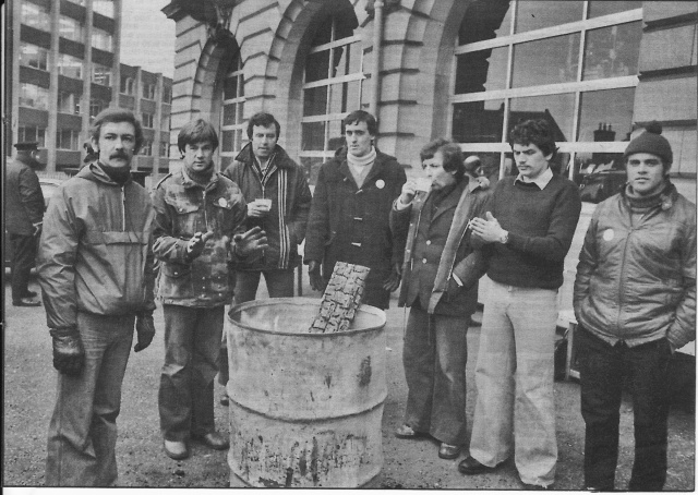 Strike 1977/78 - picket outside Lauriston